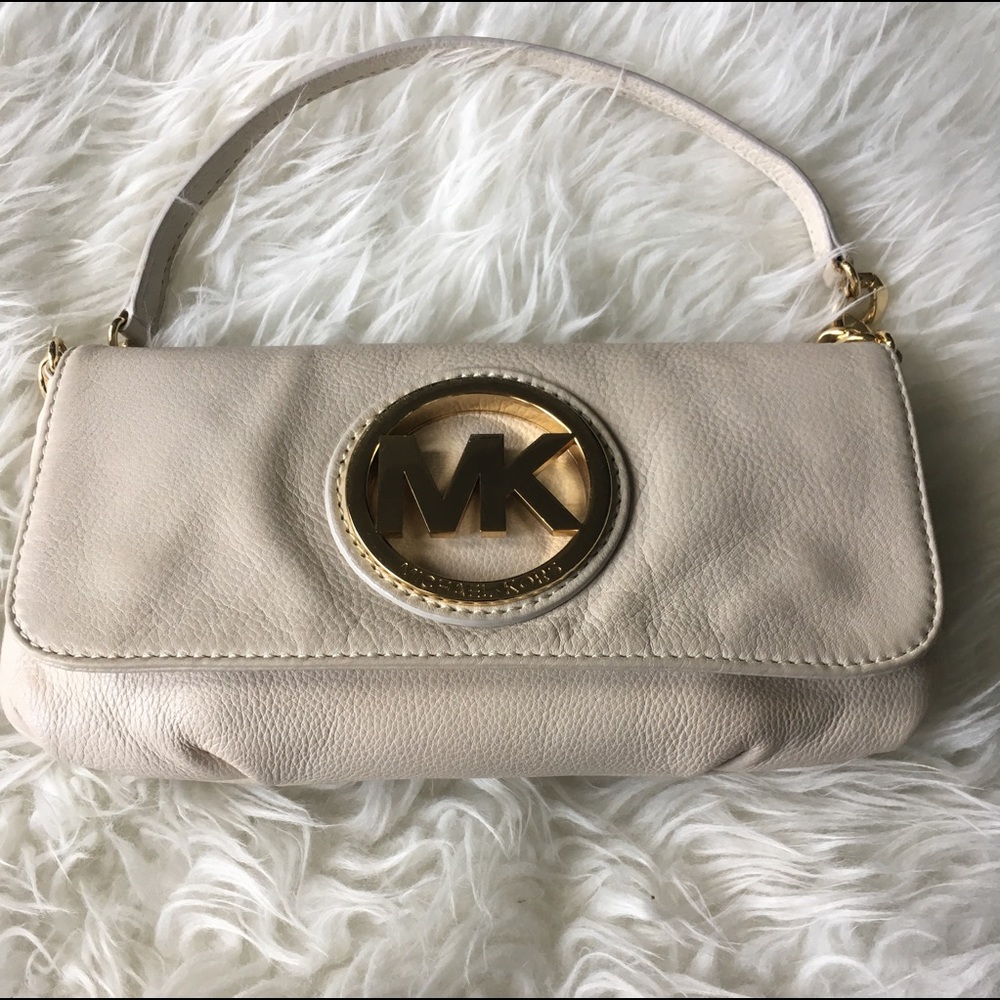 MICHAEL KORS SMALL FLAP CLUTCH